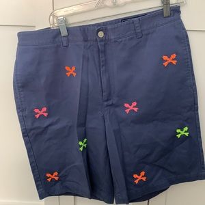 Vineyard Vines NWT Men’s Club Shorts. Size 35. Blue with neon fish bones